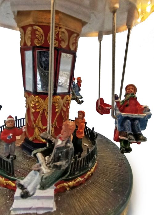 Carrusel Navideño de Sillas Voladoras Multicolor